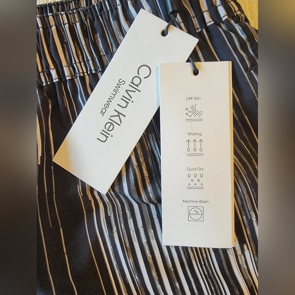NWT Calvin Klein Men's Swim Trunks - Picture 3 of 3